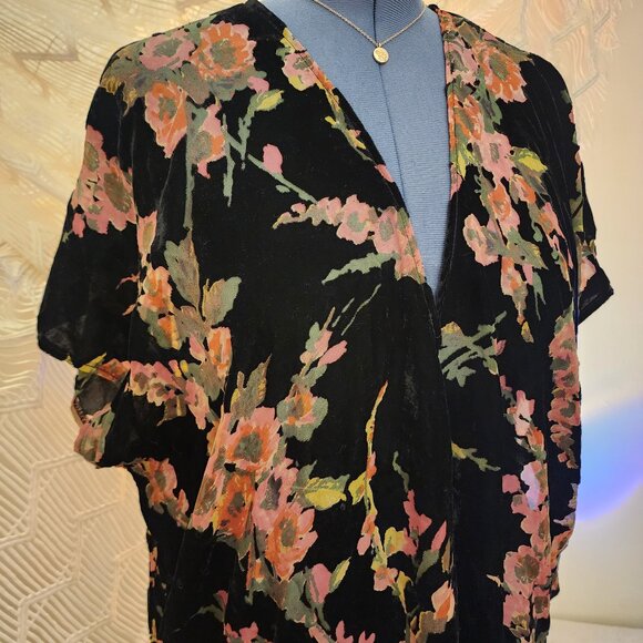 Xhilaration - Sheer floral velvet burnout shawl/coverup with fringe - M/L - Picture 3 of 6